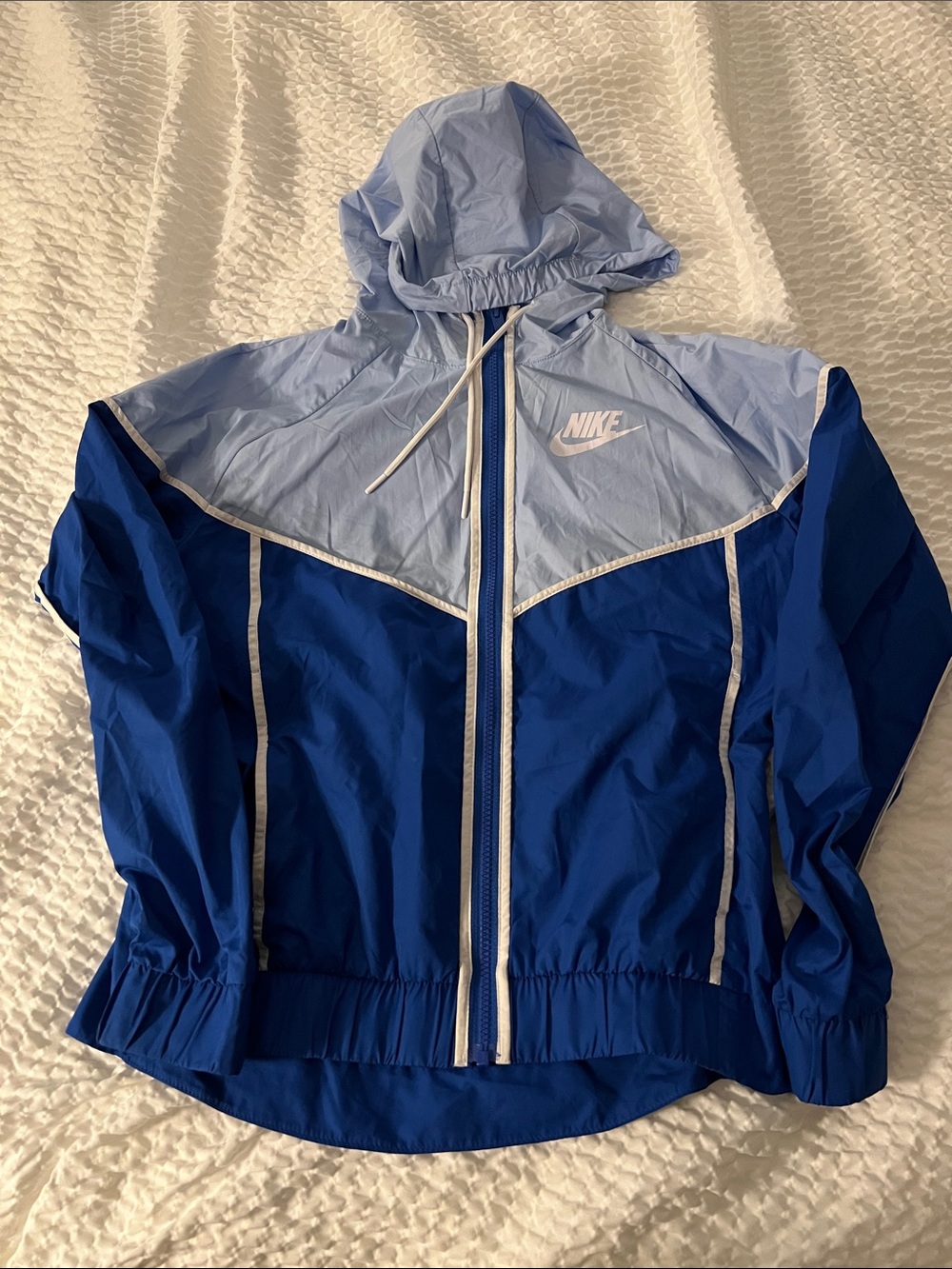 Women’s Nike Light Blue and Royal Blue Colorblock Hooded Windbreaker